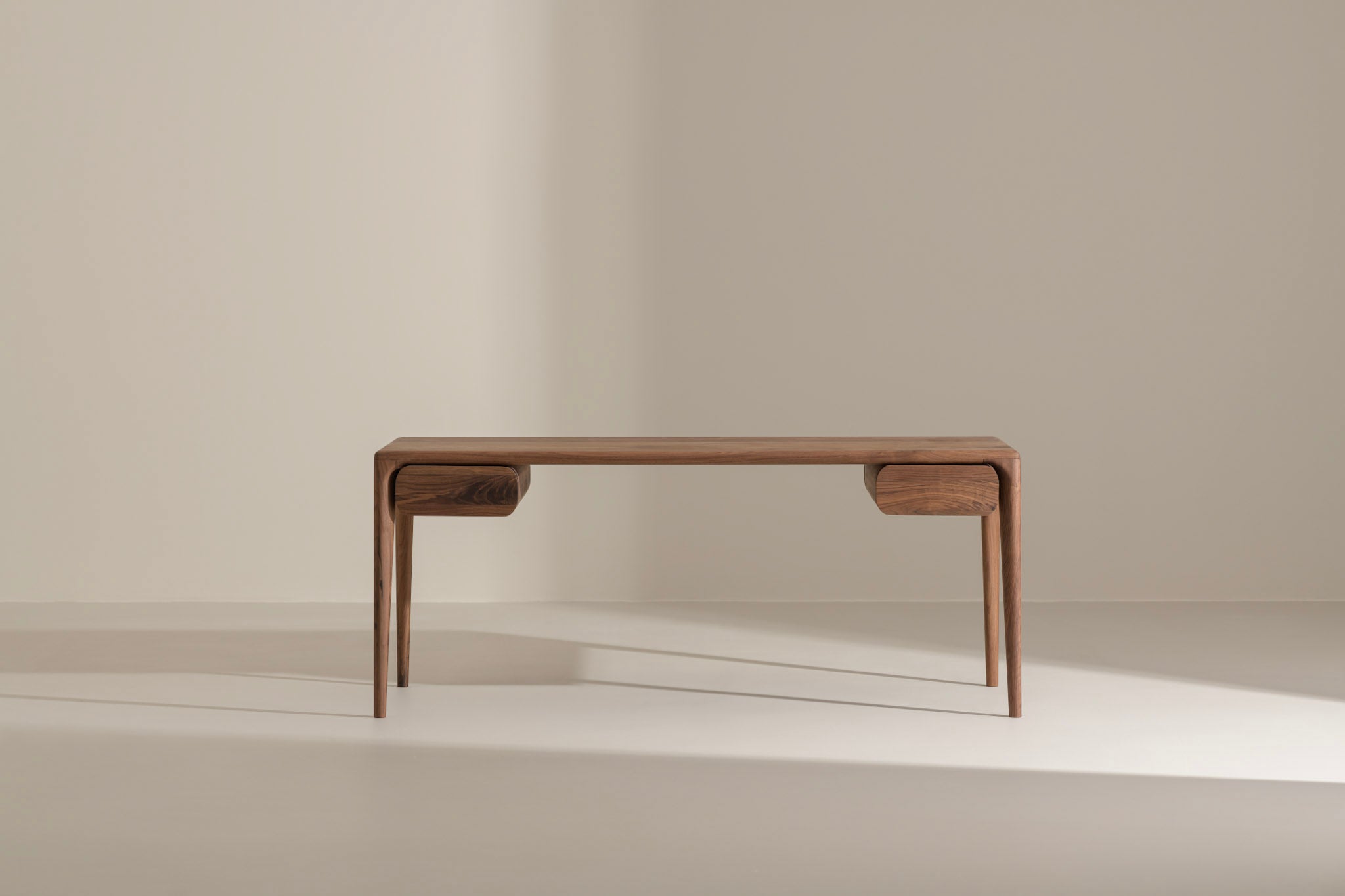 LUNA Desk