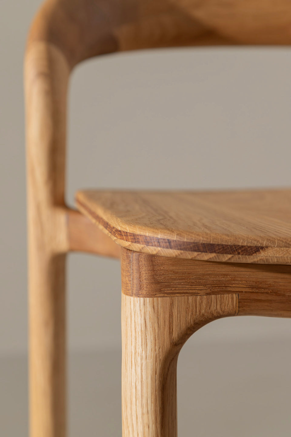 Zitting van gevormd hout of bekleed met Italiaans linnen of Italiaans leer
