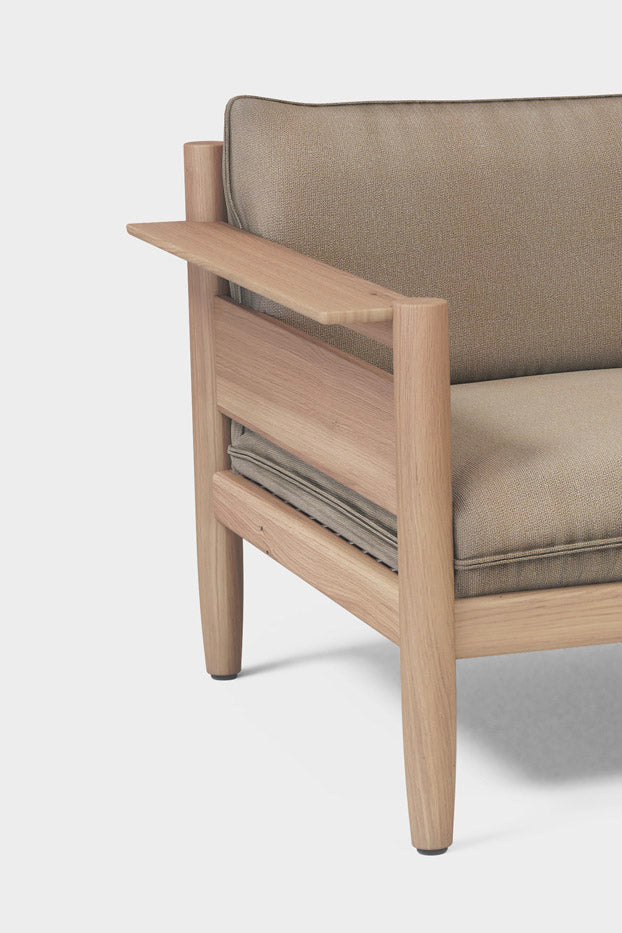 Weiche, entspannte Form, perfekt für den Außenbereich.