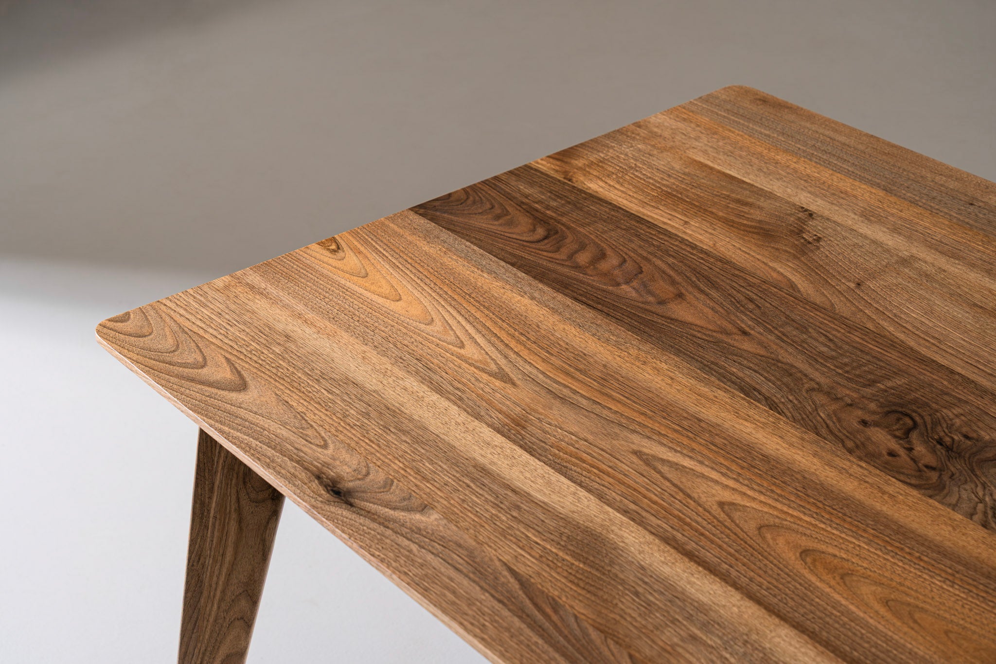 AMBER Walnoothouten eettafel