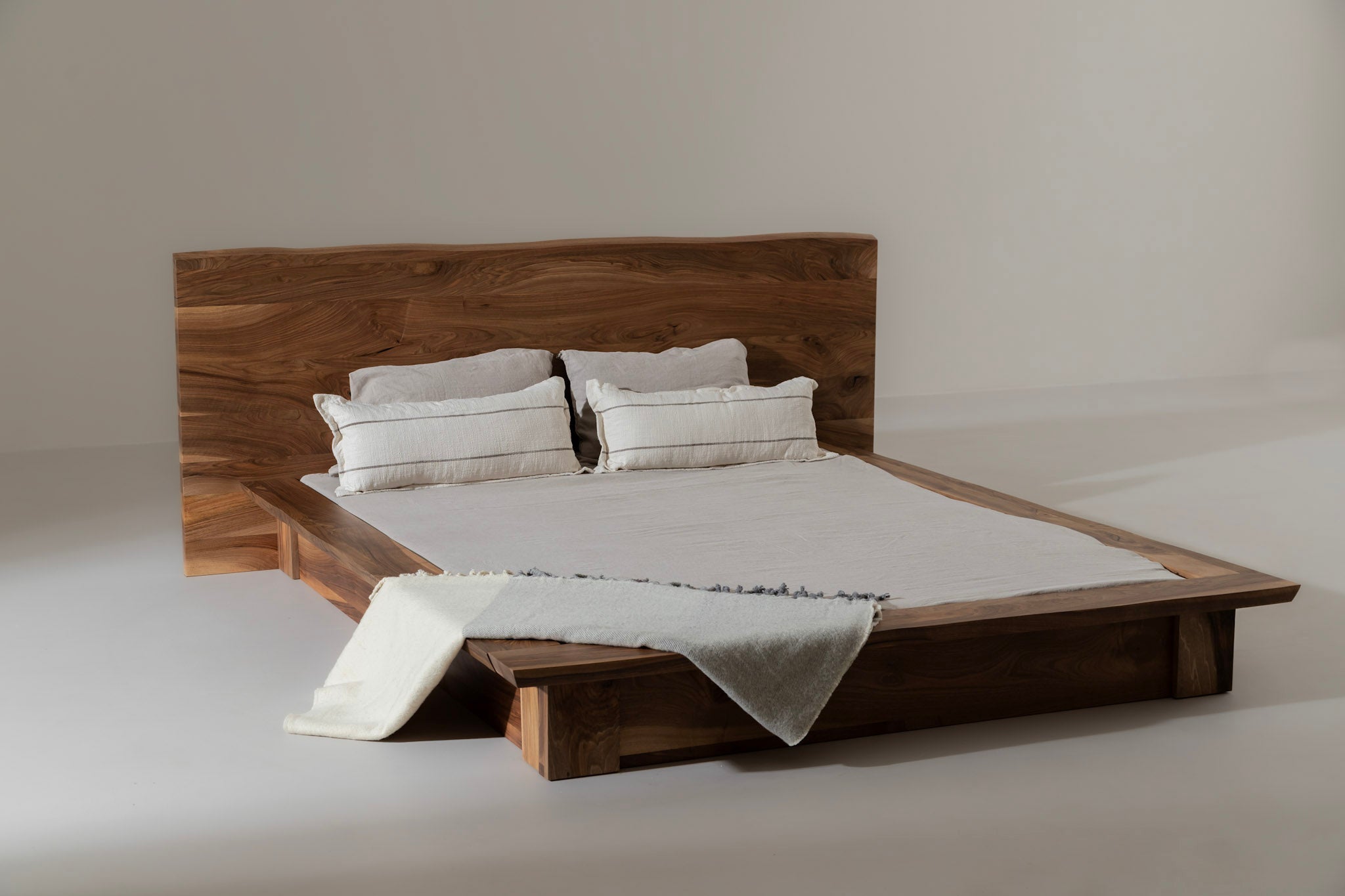 KAATJE Bedframe image 2