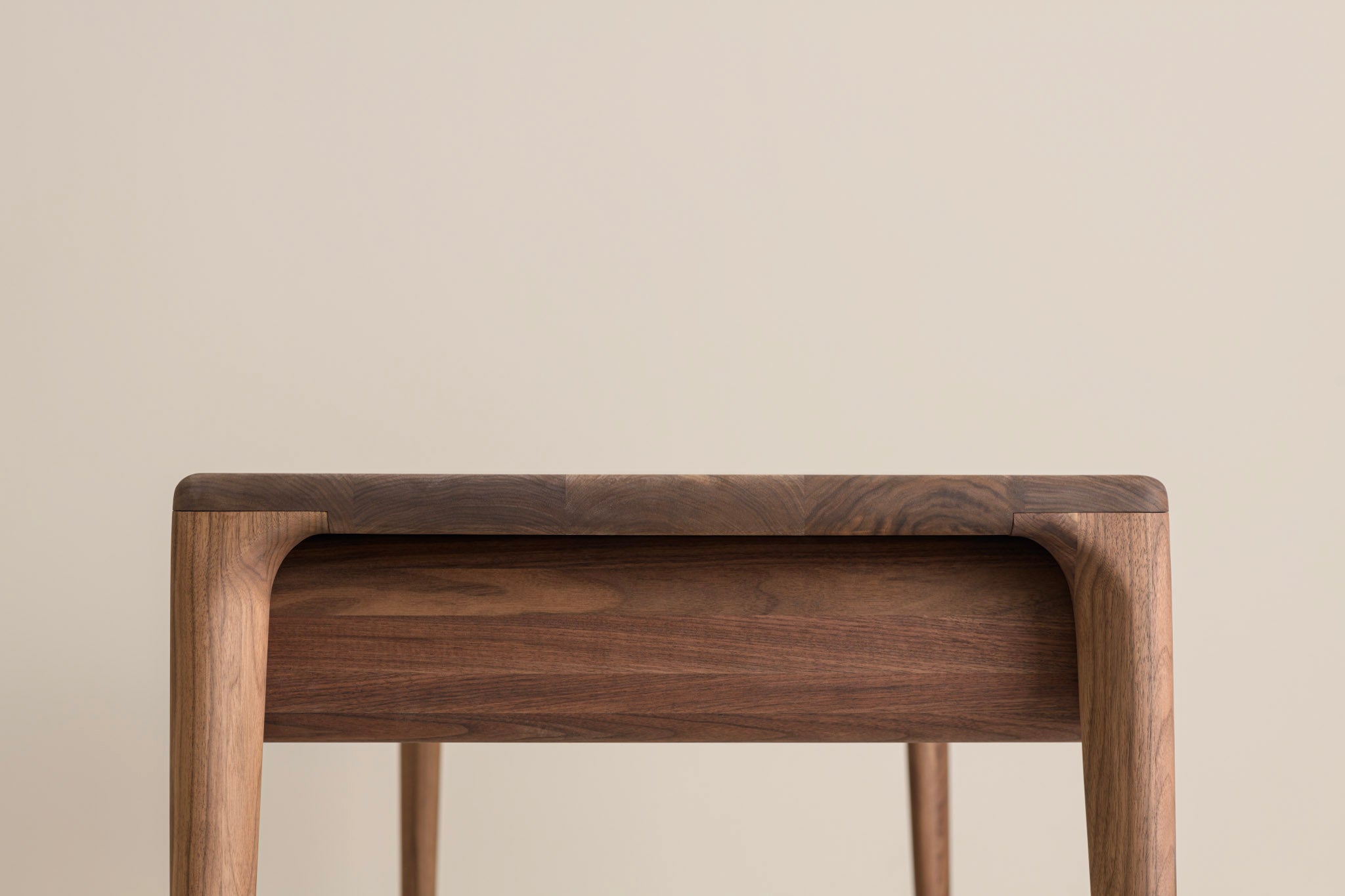 LUNA Desk