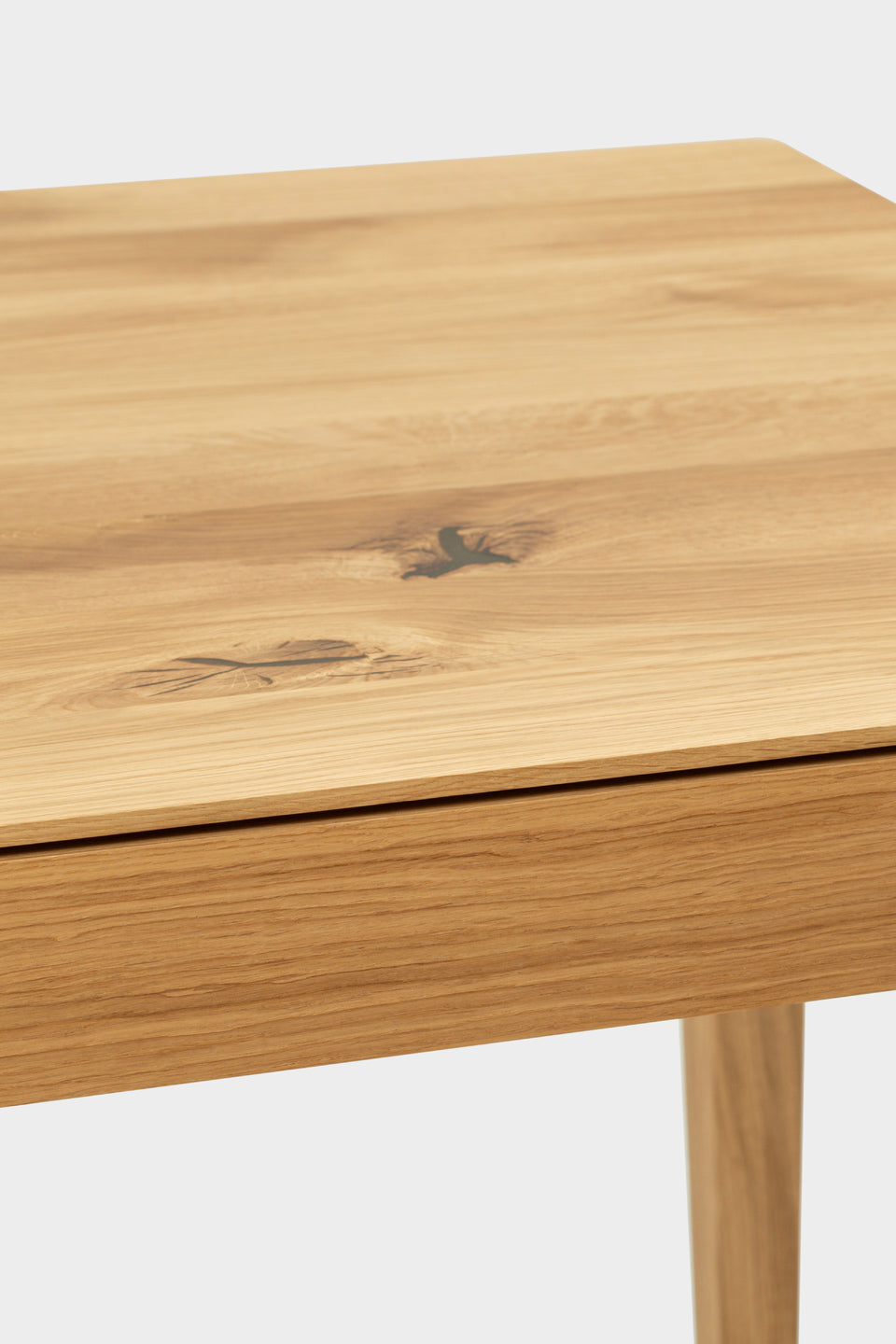 Gemaakt van duurzaam, lokaal verkregen hardhout.