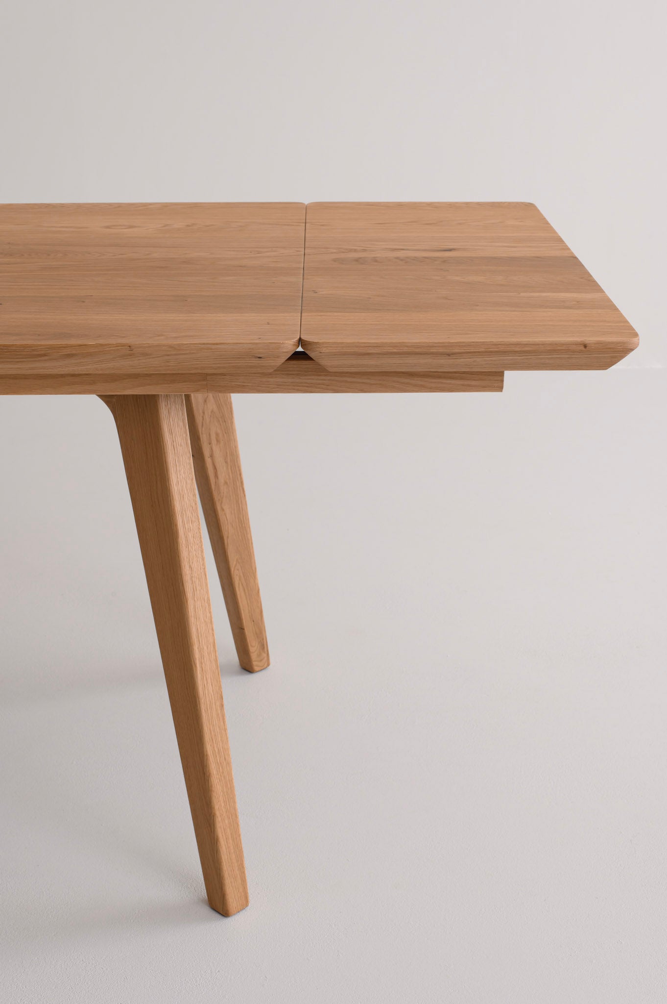 AMBER | Uitschuifbare eettafel van eikenhout