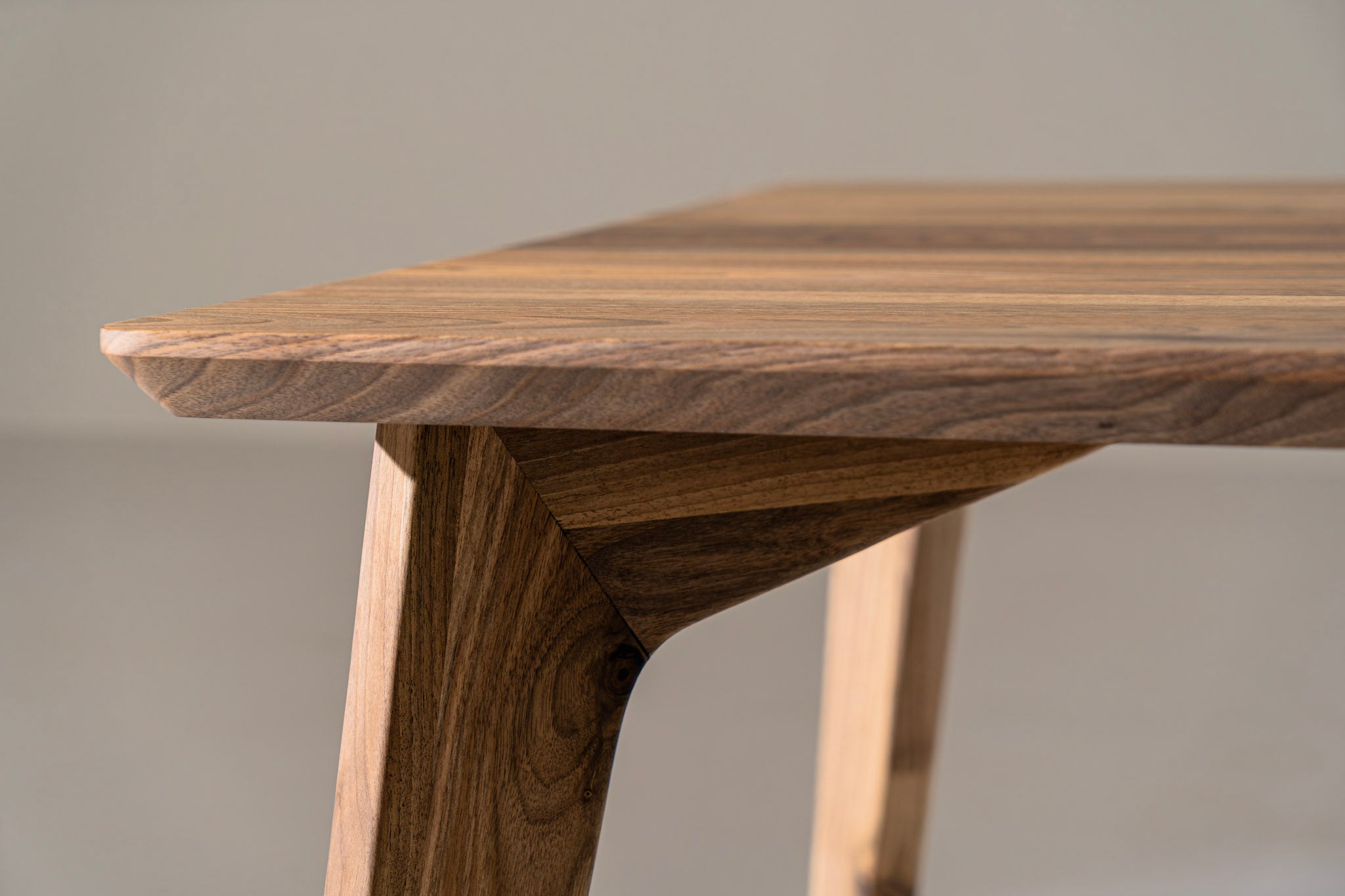 AMBER Walnoothouten eettafel