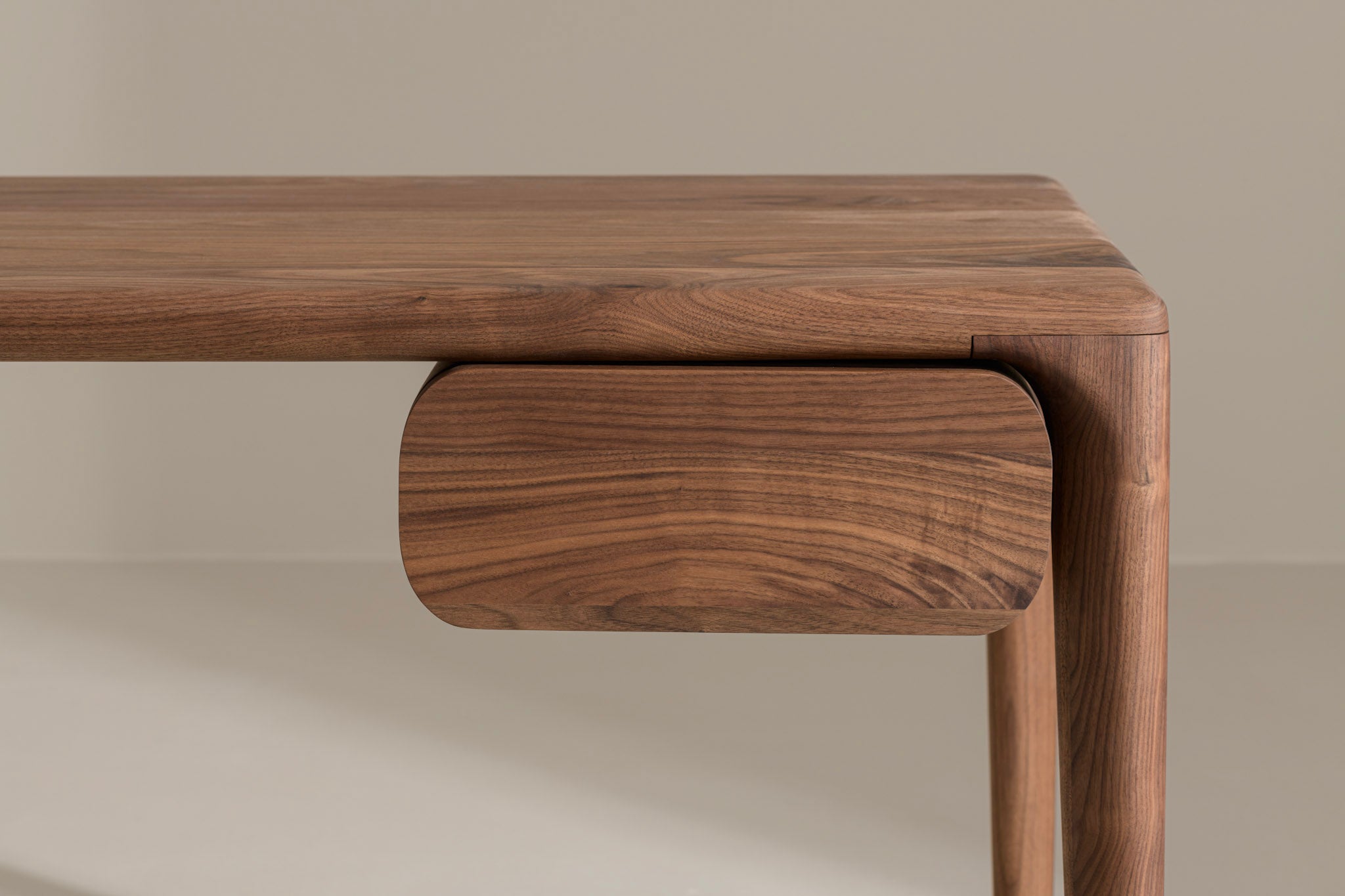 LUNA Desk