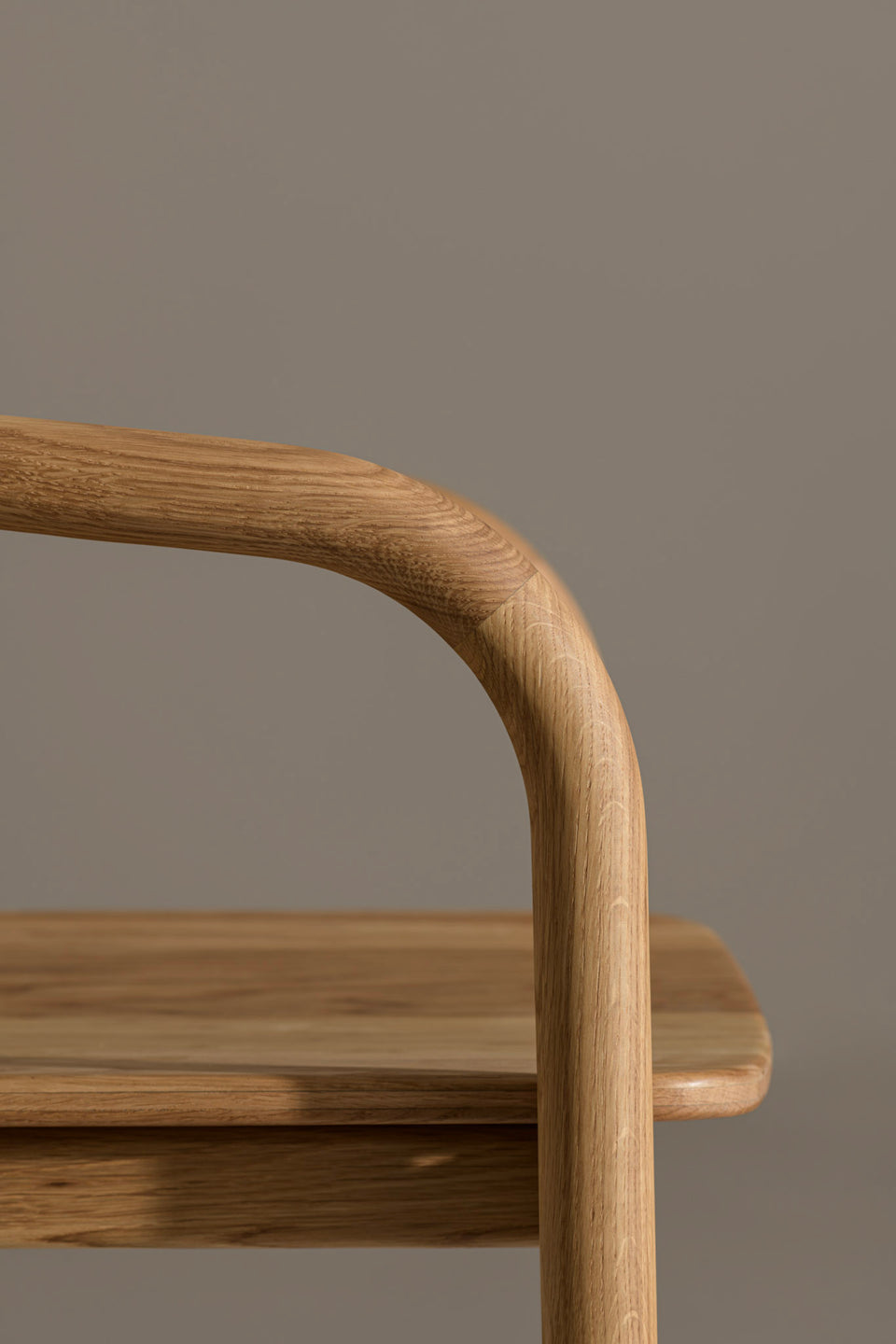 Verkrijgbaar in diverse materialen en bekledingen op aanvraag.