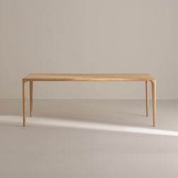 LÜNA Dining Table