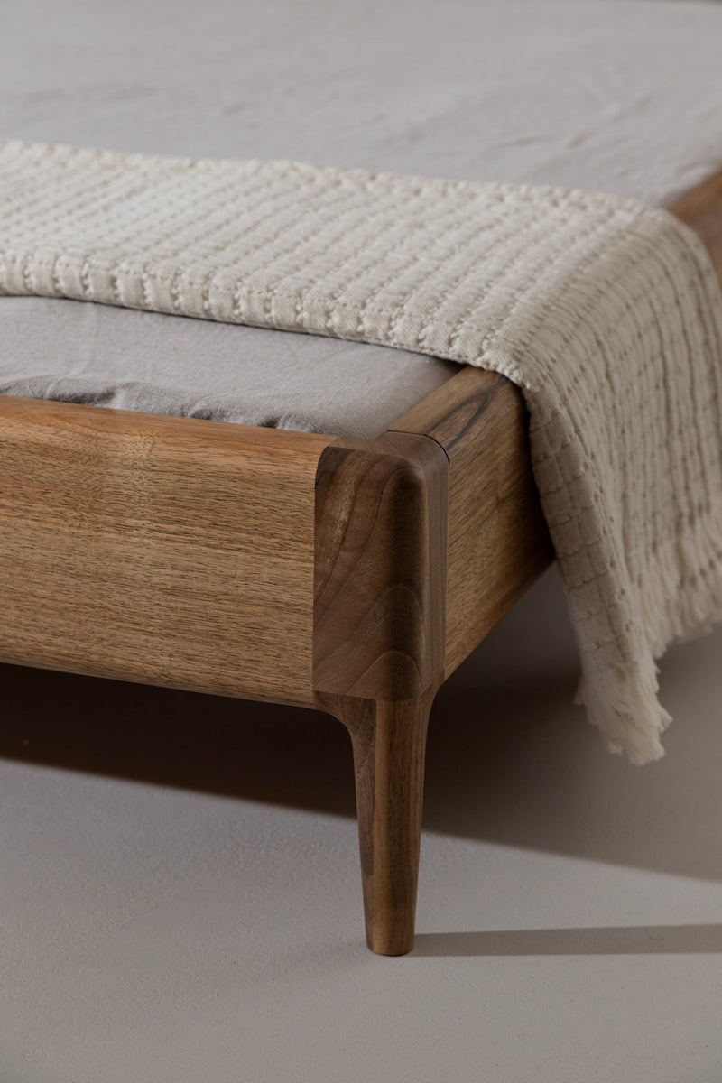 LÜNA Bedframe