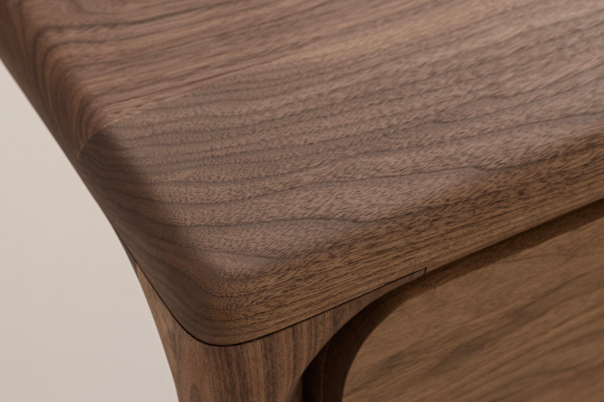 LUNA Desk
