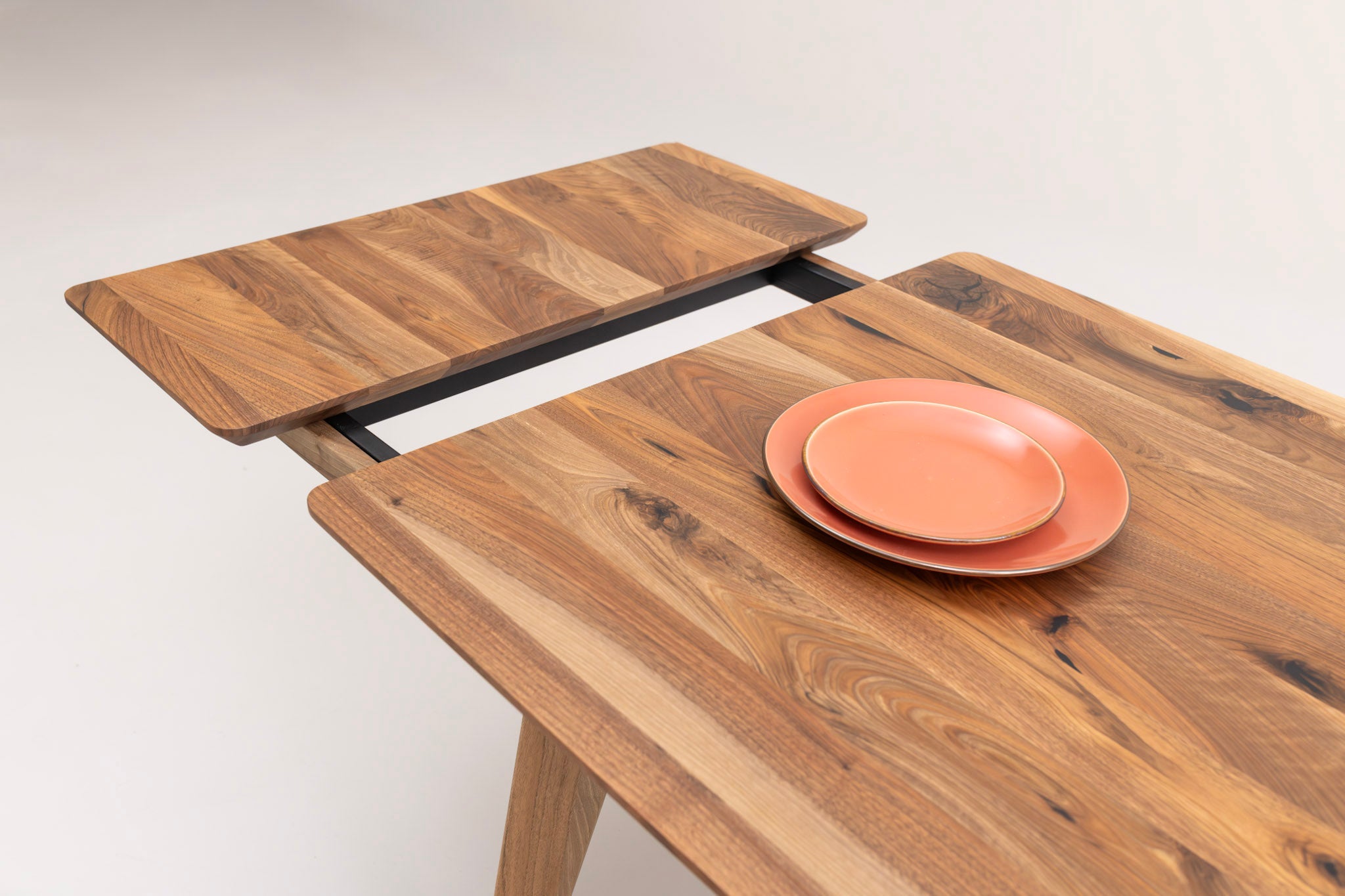 AMBER | Ausziehbarer Esstisch aus Nussbaum