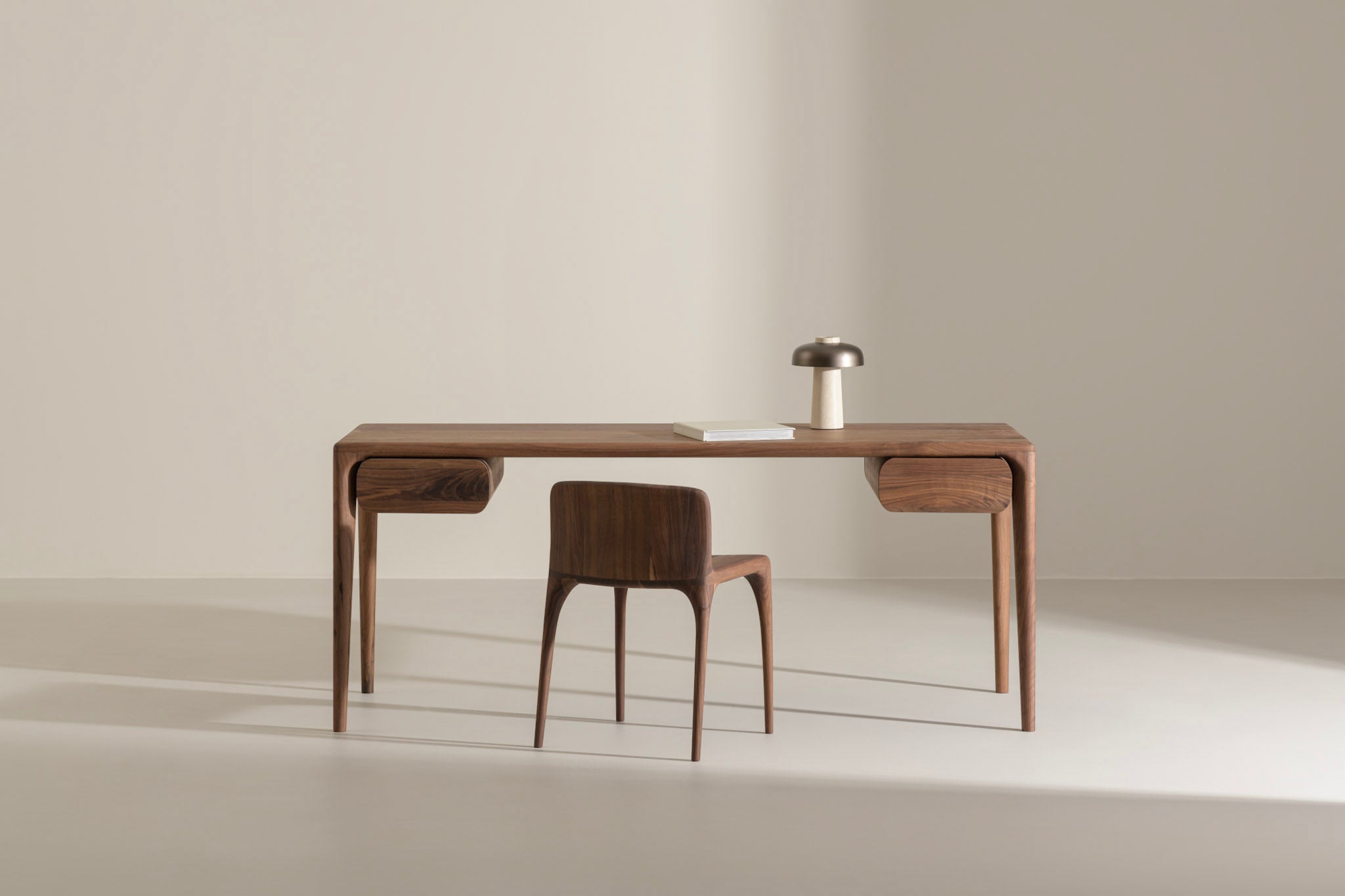 LUNA Desk