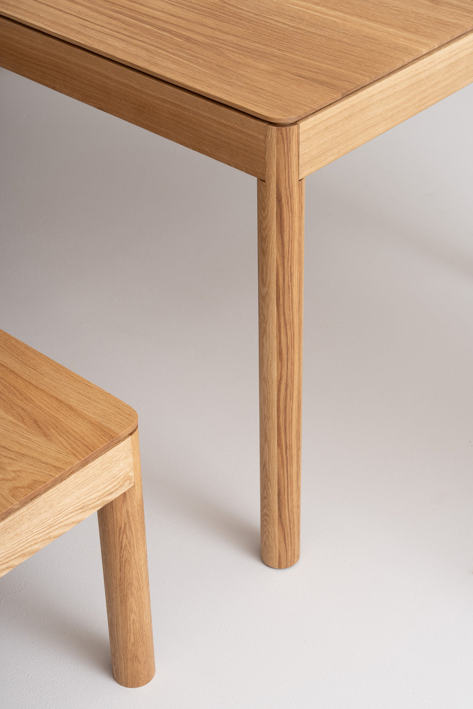 Verfijnde silhouet met een slank, minimalistisch profiel.