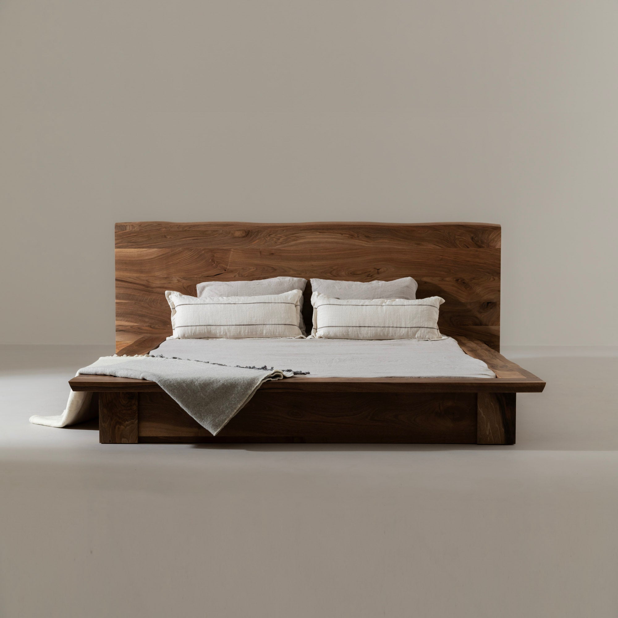 KAATJE Bedframe image 1